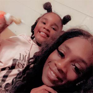 Photo of Deja M. and her daughter